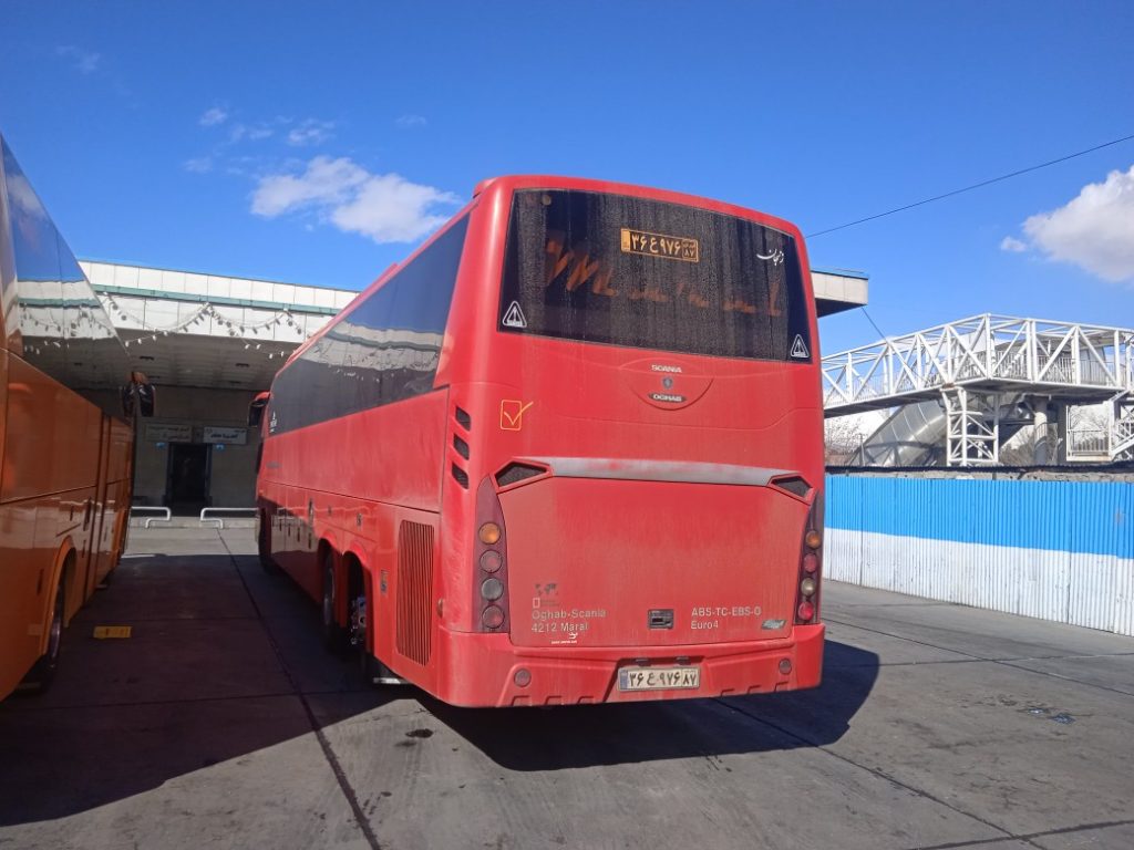 فروش اتوبوس مارال مدل ۹۰ تمیزومرتب قرمزرنگ